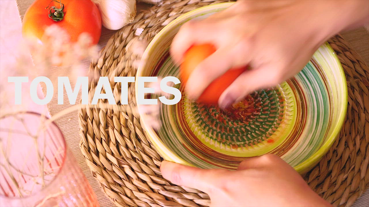 Video demostrativo de frutas y verduras para rallar con el plato rallador como tomates, jengibre, ajos